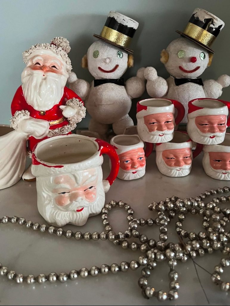 Santa Mugs and Snowmen with Garland