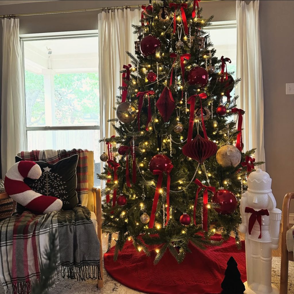 Classic red ribbon Christmas tree