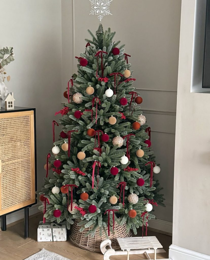 Earthy toned Christmas tree