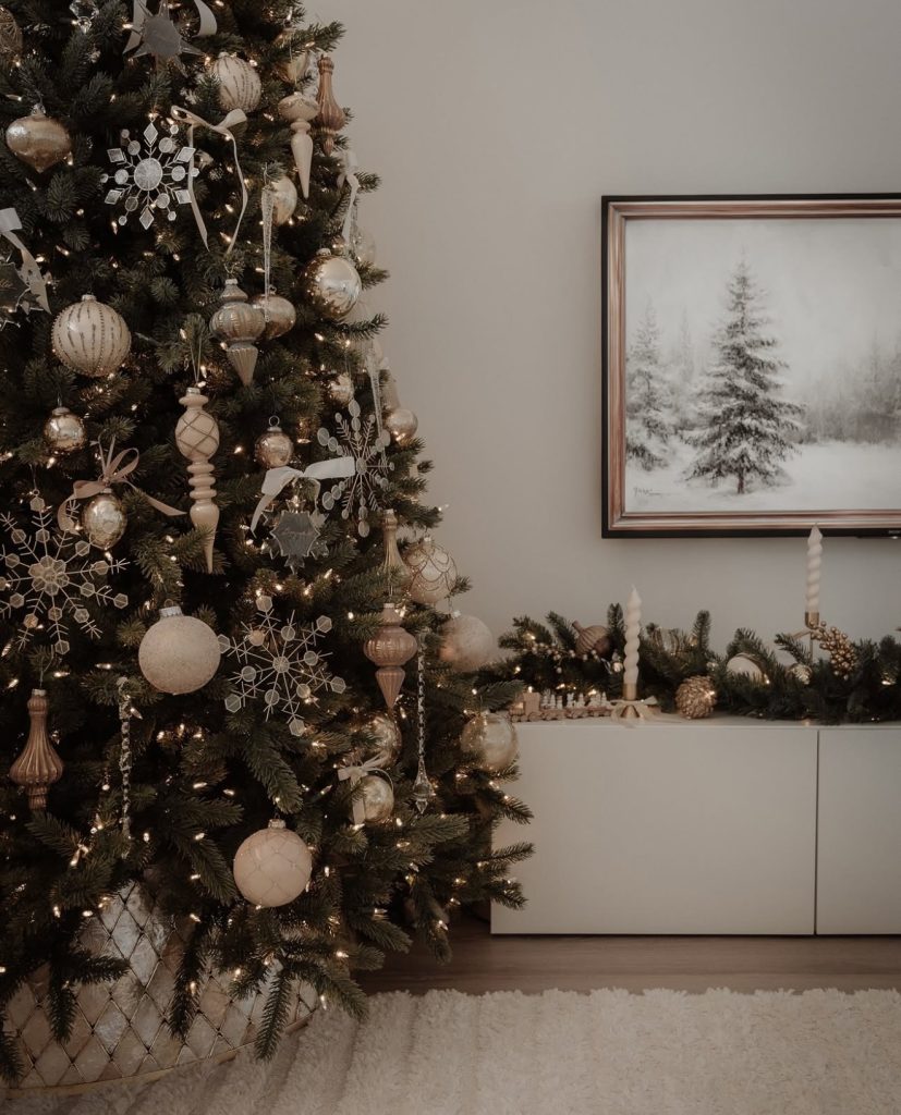 Gold snowflake Christmas tree