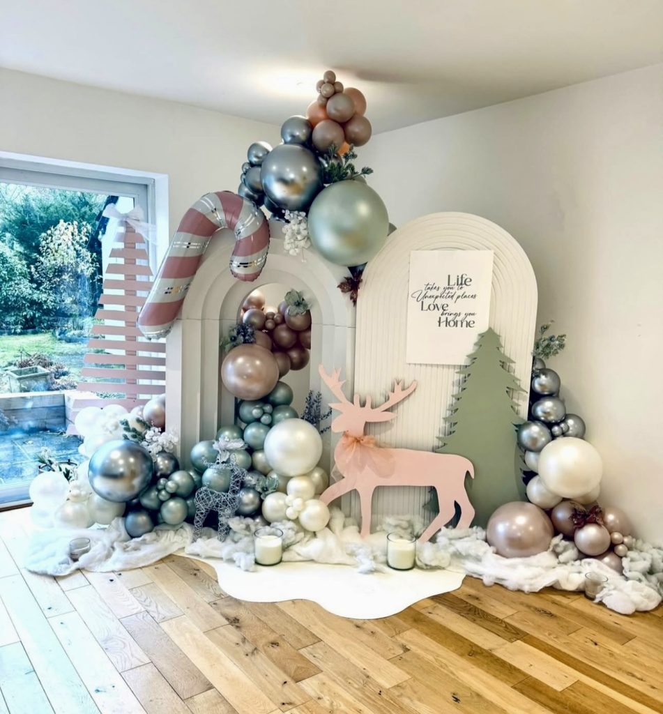 Neutral balloons with playful shapes