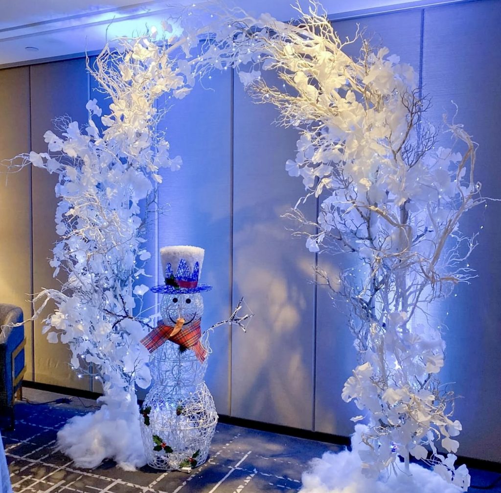 Snowman welcome arch