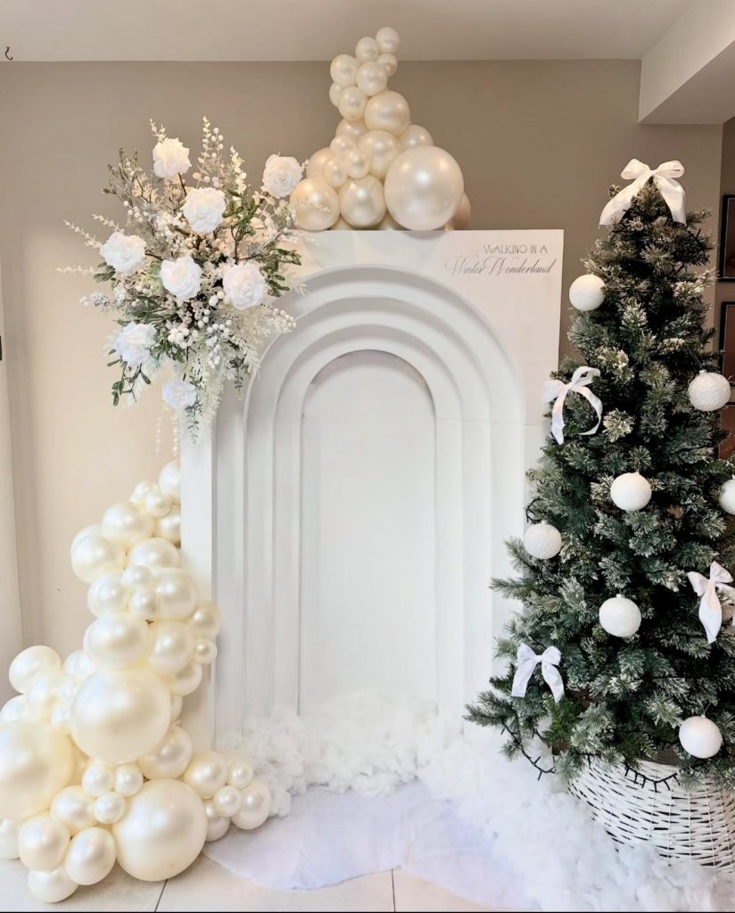 Minimal white arch with balloons