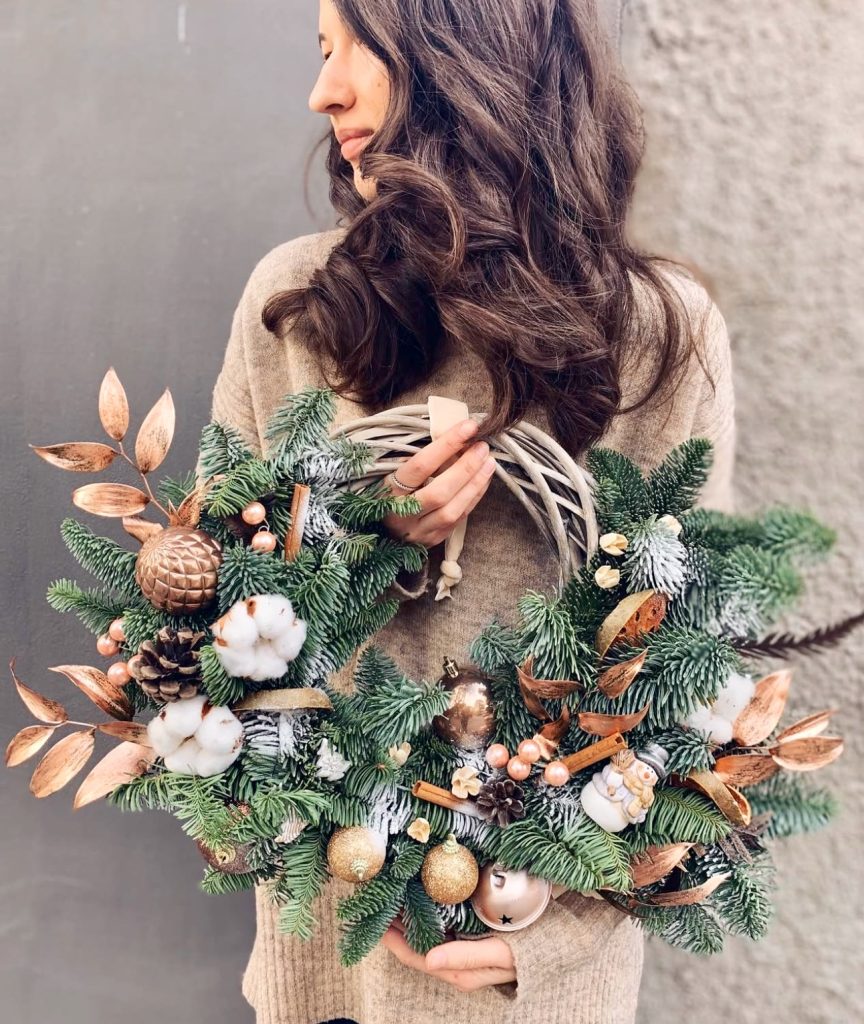 Rustic wreath with metallic touches