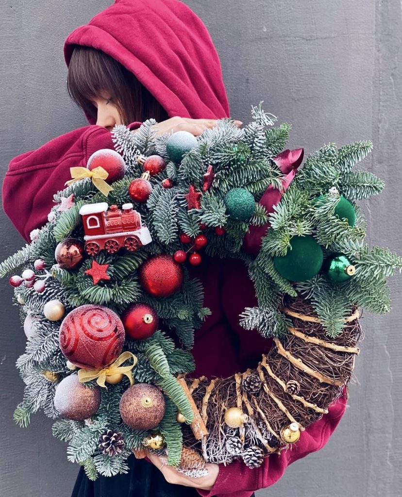 Playful wreath with ornaments