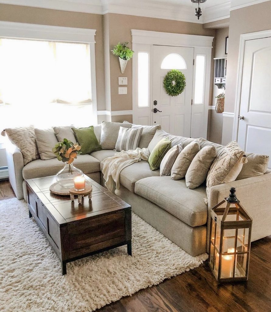 Cozy modern farmhouse entry living room