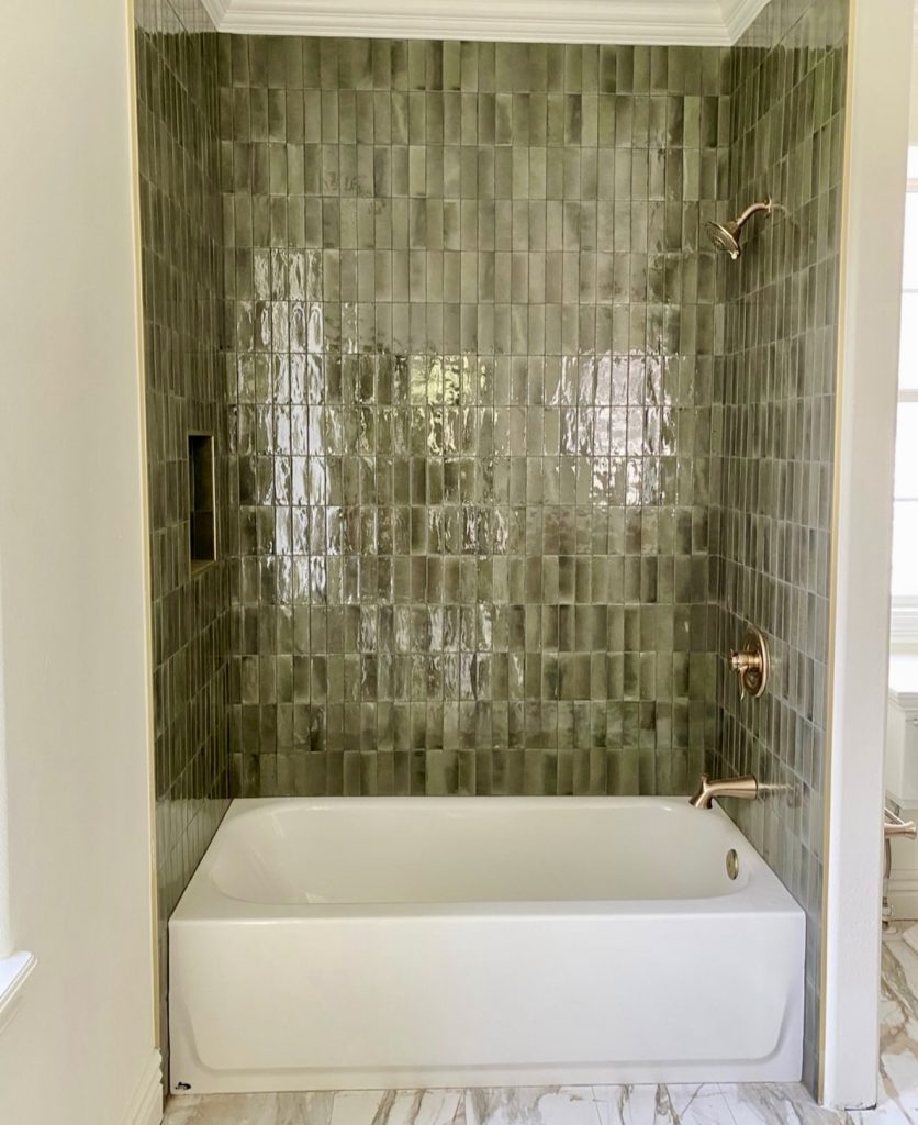 Glossy Green Shower Tiles with Tub