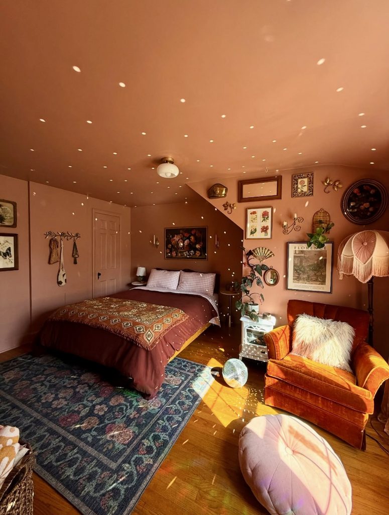 Bedroom with terracotta walls and vintage furniture
