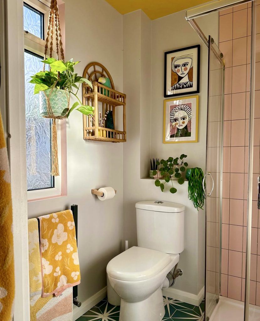 Bathroom with pink tiles and green patterned floor