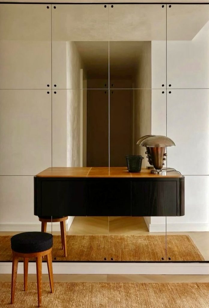 Seamless Mirrored Wall Panels