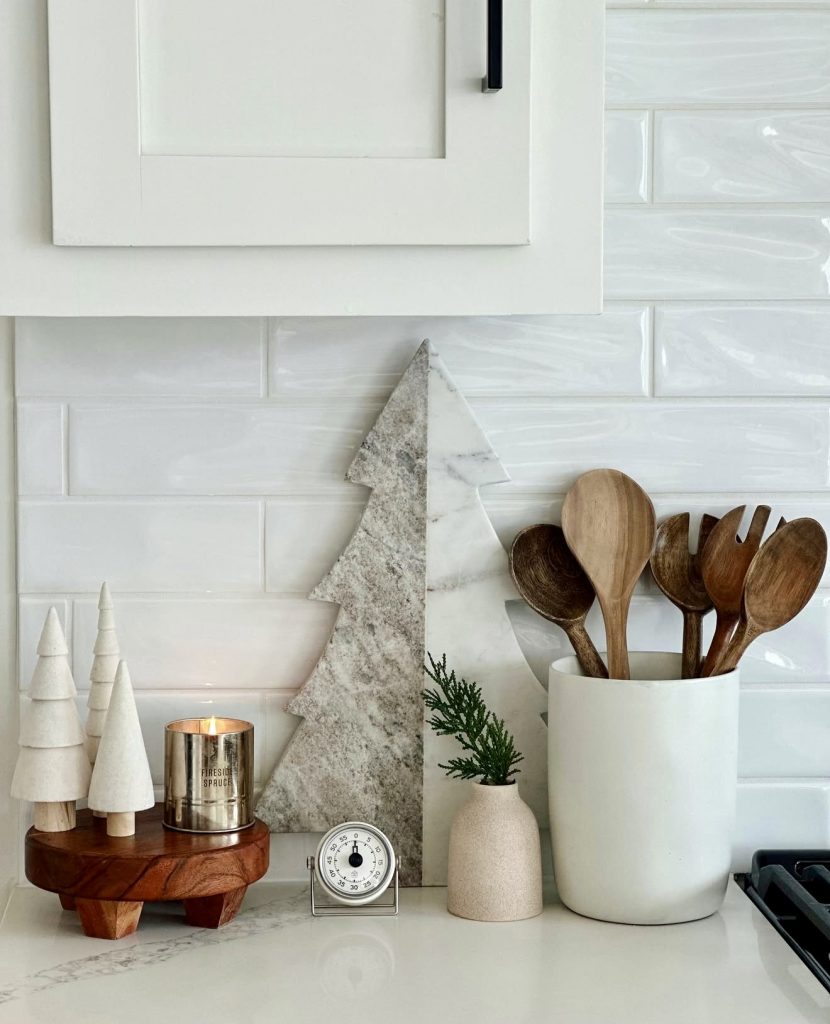 Minimalist Christmas kitchen decor