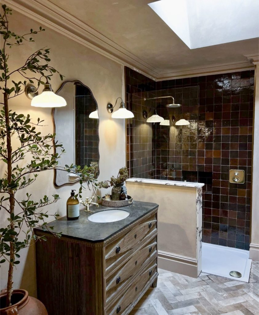 Vintage-Inspired Bathroom with Moody Lighting
