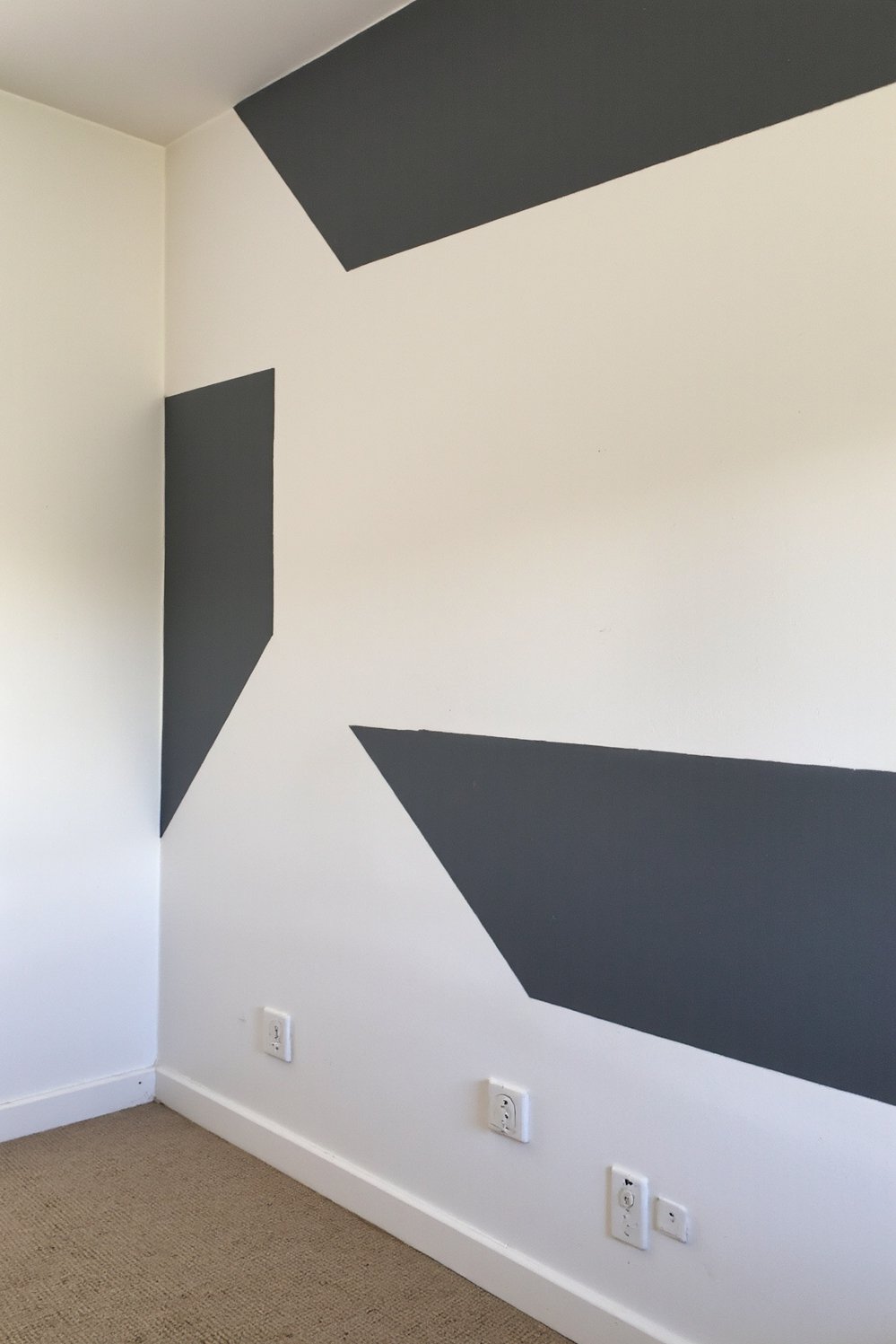 Hand painted wall pattern - Modern Geometric Wall Paint Design - Geometric wall designs are so on trend right...