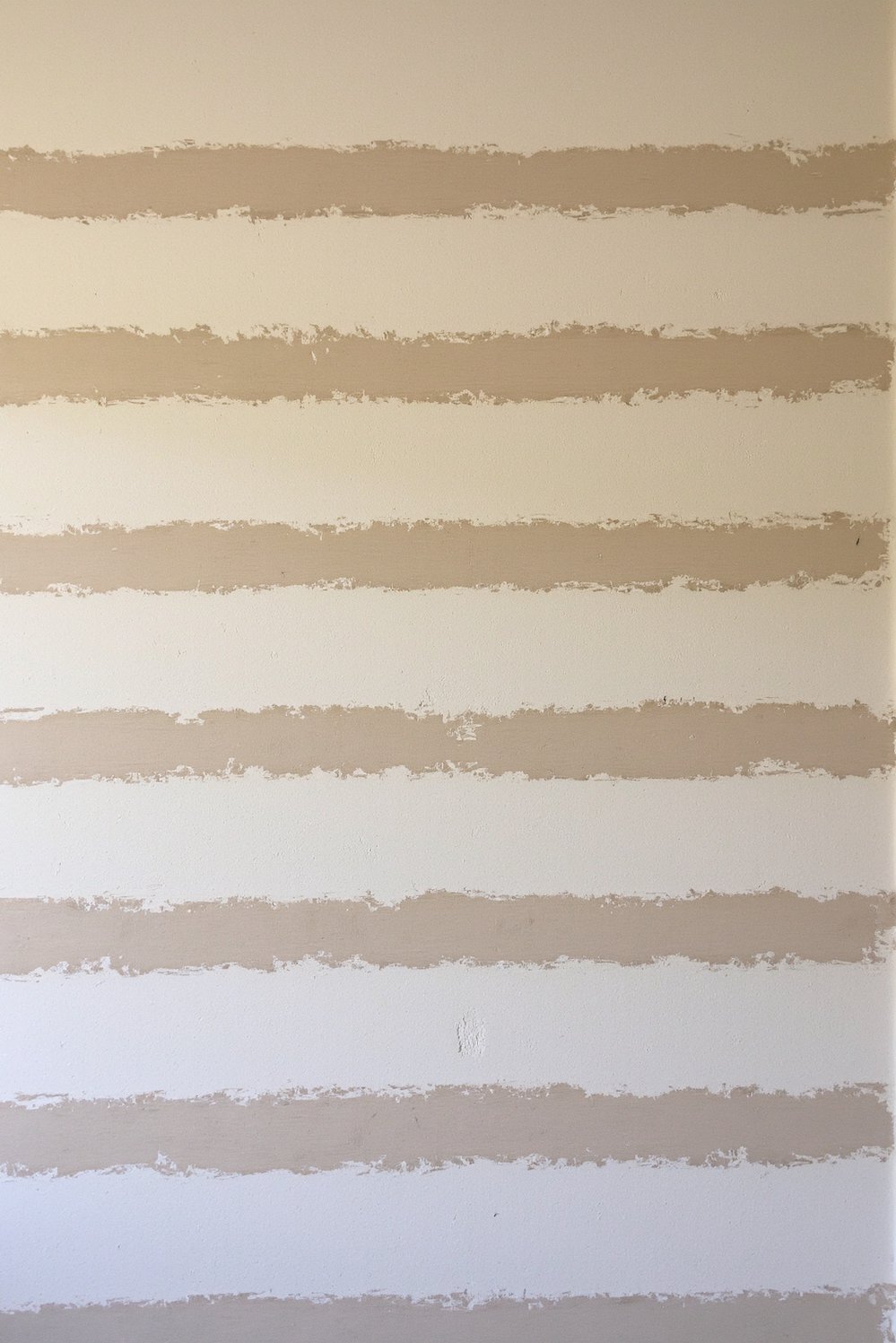 Hand painted wall pattern - Rustic Farmhouse Stripe Wall: Easy Wall Designs Paint - Rustic farmhouse accent wall: Simple stripe pattern in...