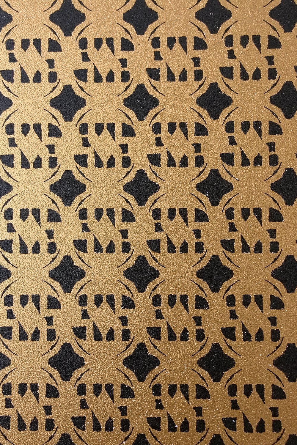 Hand painted wall pattern - Art Deco Gold & Black Geometric Wall Pattern - Art Deco hand-painted wall design. Metallic gold and...