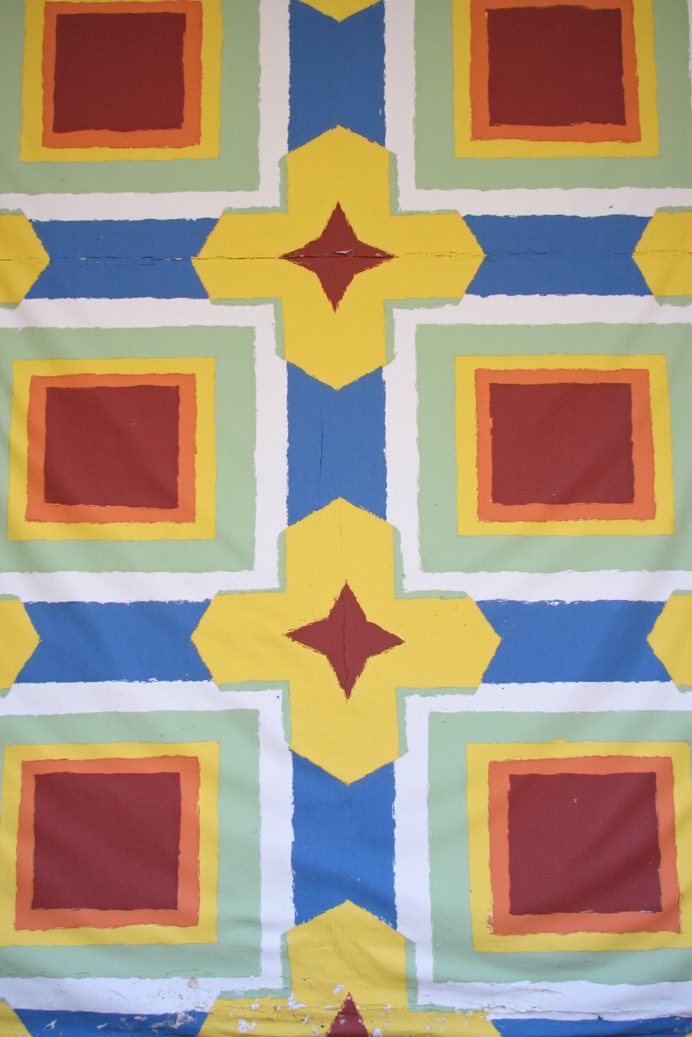 Hand painted wall pattern - Geometric Paint Patterns On Wall: Modern Statement Wall - Hand-painted geometric wallpaper. I love the graphic boldness...