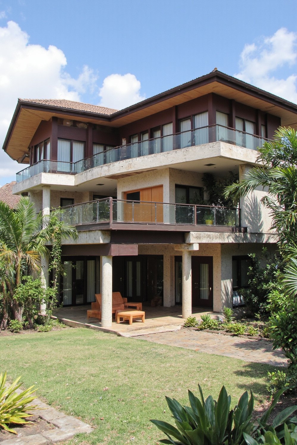 tropical house design ideas - Expansive Modern Tropical Residence: Panoramic Views and Open Layouts