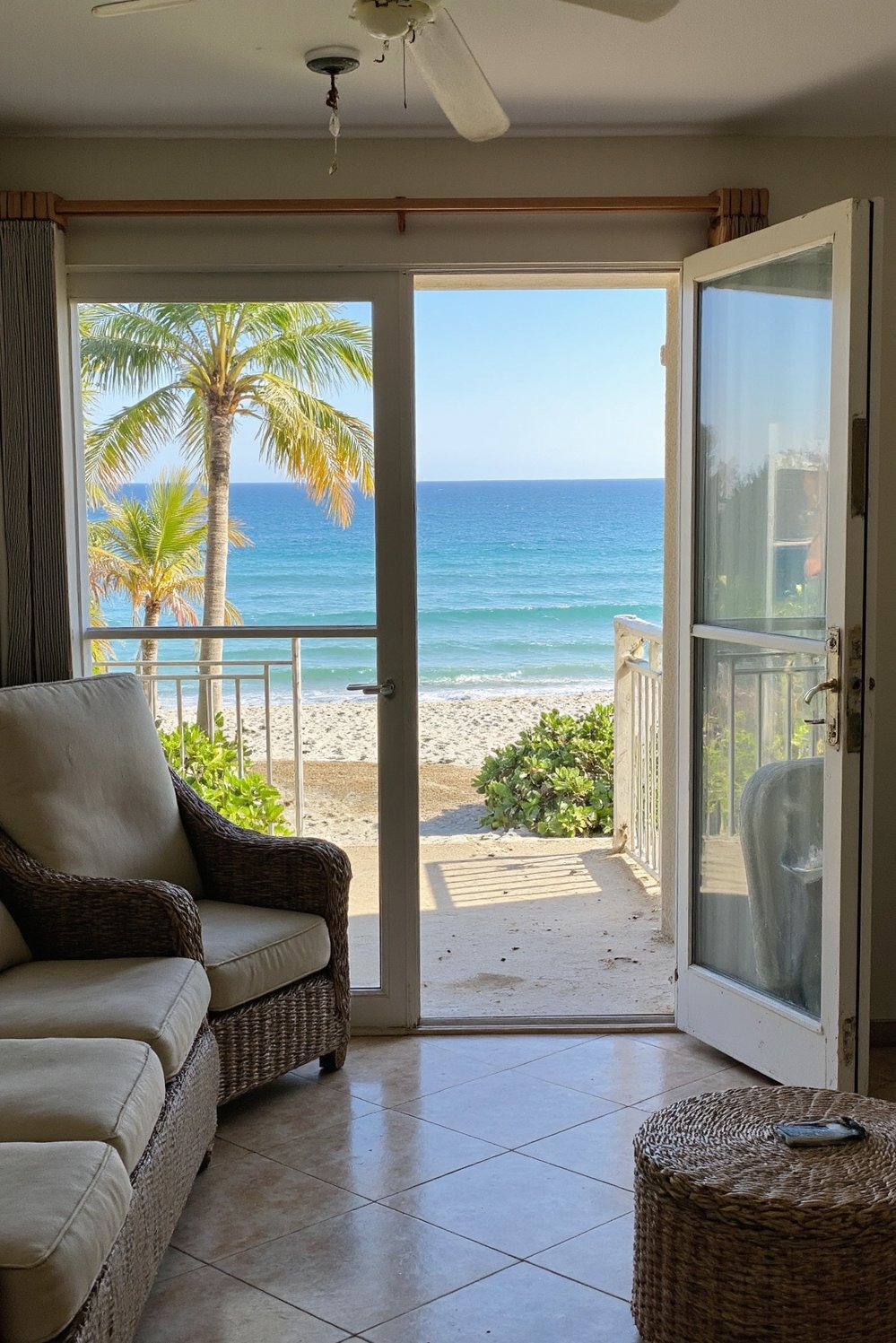 tropical house design ideas - Seaside Tropical Home: Airy Interiors with Stunning Beach Access