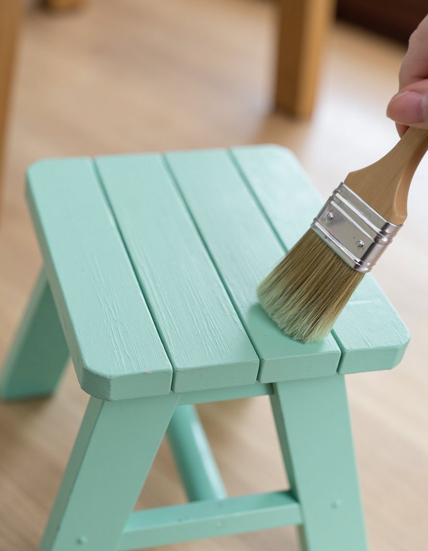 Heirloom Traditions Paint Makeover - Heirloom Traditions Paint: Smooth Stool Makeover - Heirloom Traditions Paint: Effortless Application This close-up shows...