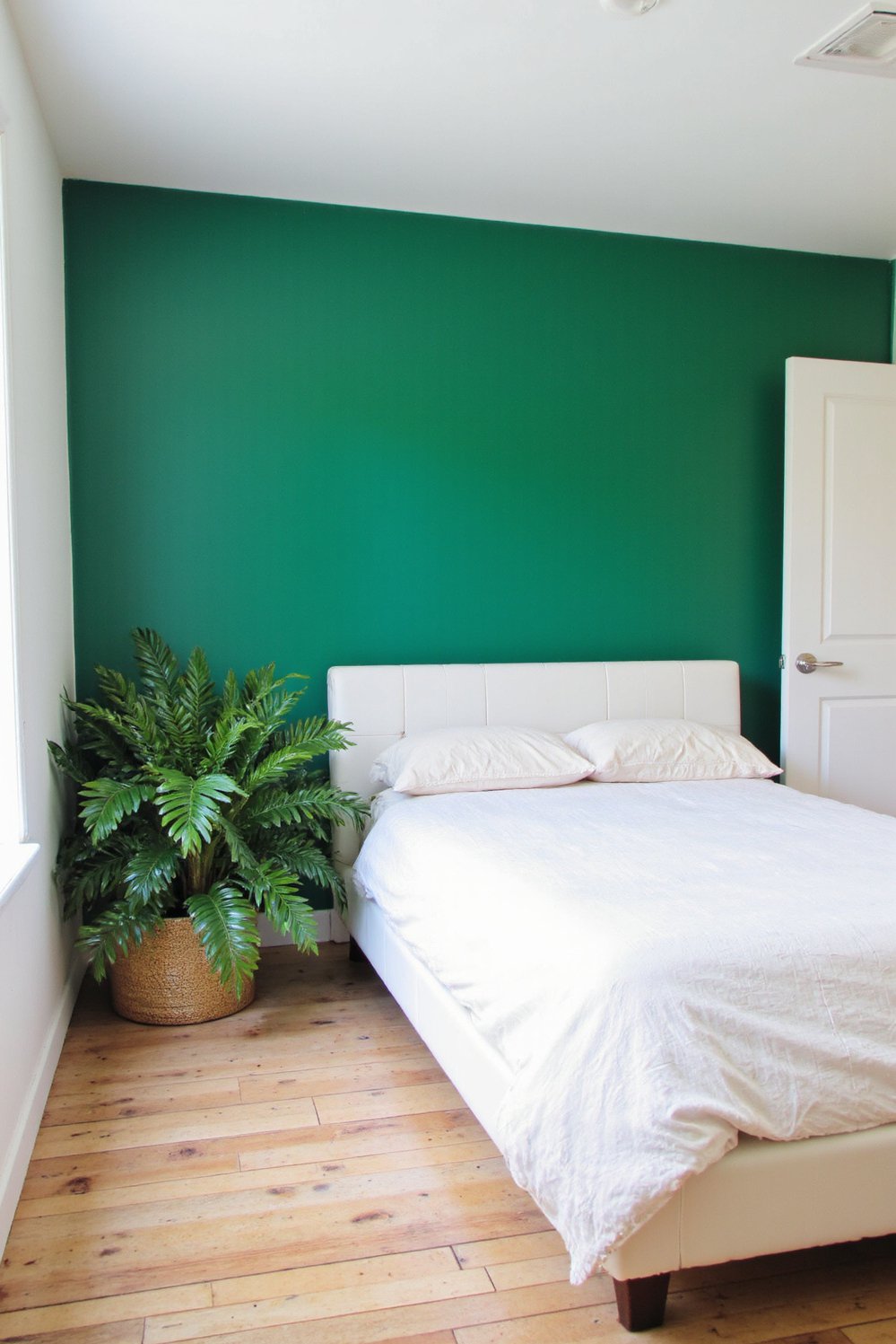 green bedroom ideas - Contemporary Emerald Green Accent Wall: Minimalist Elegance - Green bedroom ideas with a modern twist! This...