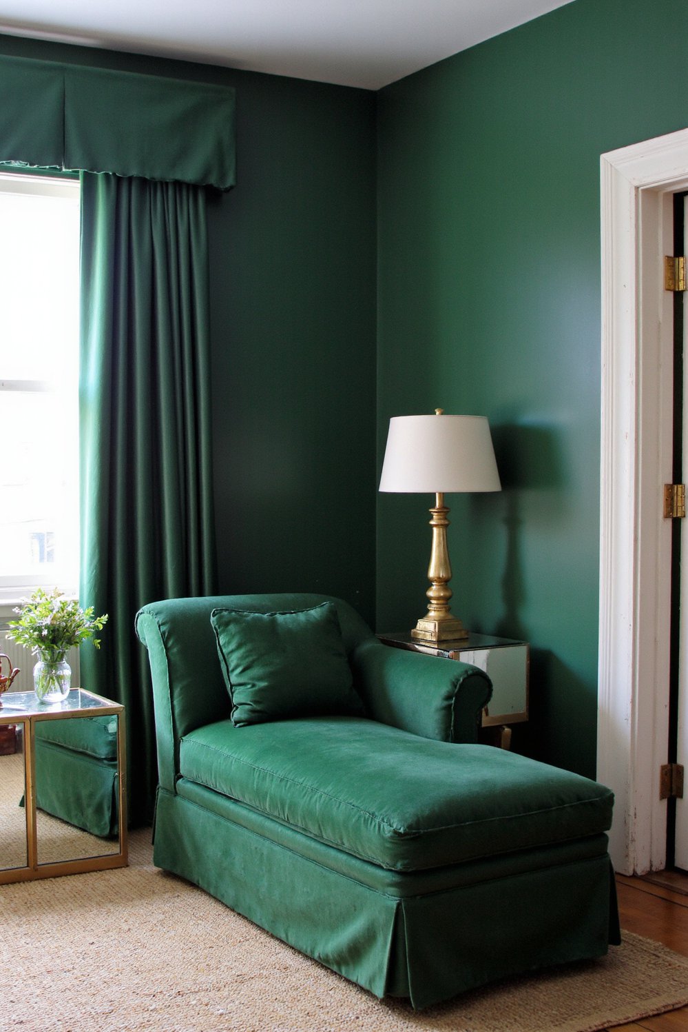 green bedroom ideas - Opulent Emerald Green Bedroom: Glamour and Luxury - This glamorous green bedroom is pure luxury. A...