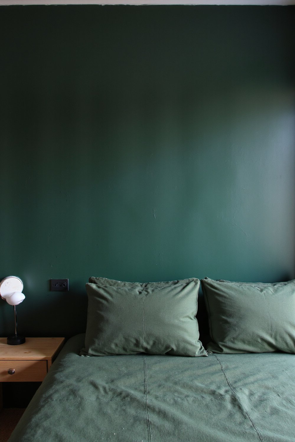 green bedroom ideas - Dark Green Bedroom: Minimalist Sophistication - Moody green bedroom! I adore the rich color...