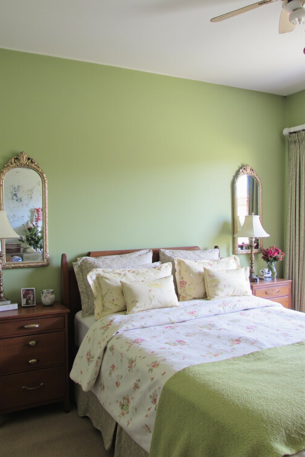 green bedroom ideas - Maximizing Small Spaces: Light Sage Green Bedroom Ideas - Love this small green bedroom! A light sage...