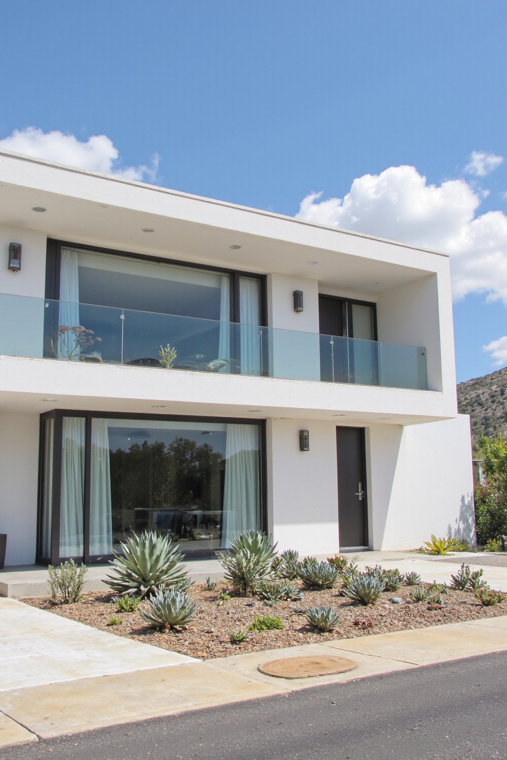 Italian villas exteriors - Contemporary Mediterranean Villa: White Stucco and Expansive Glass - Modern villa with sleek design…