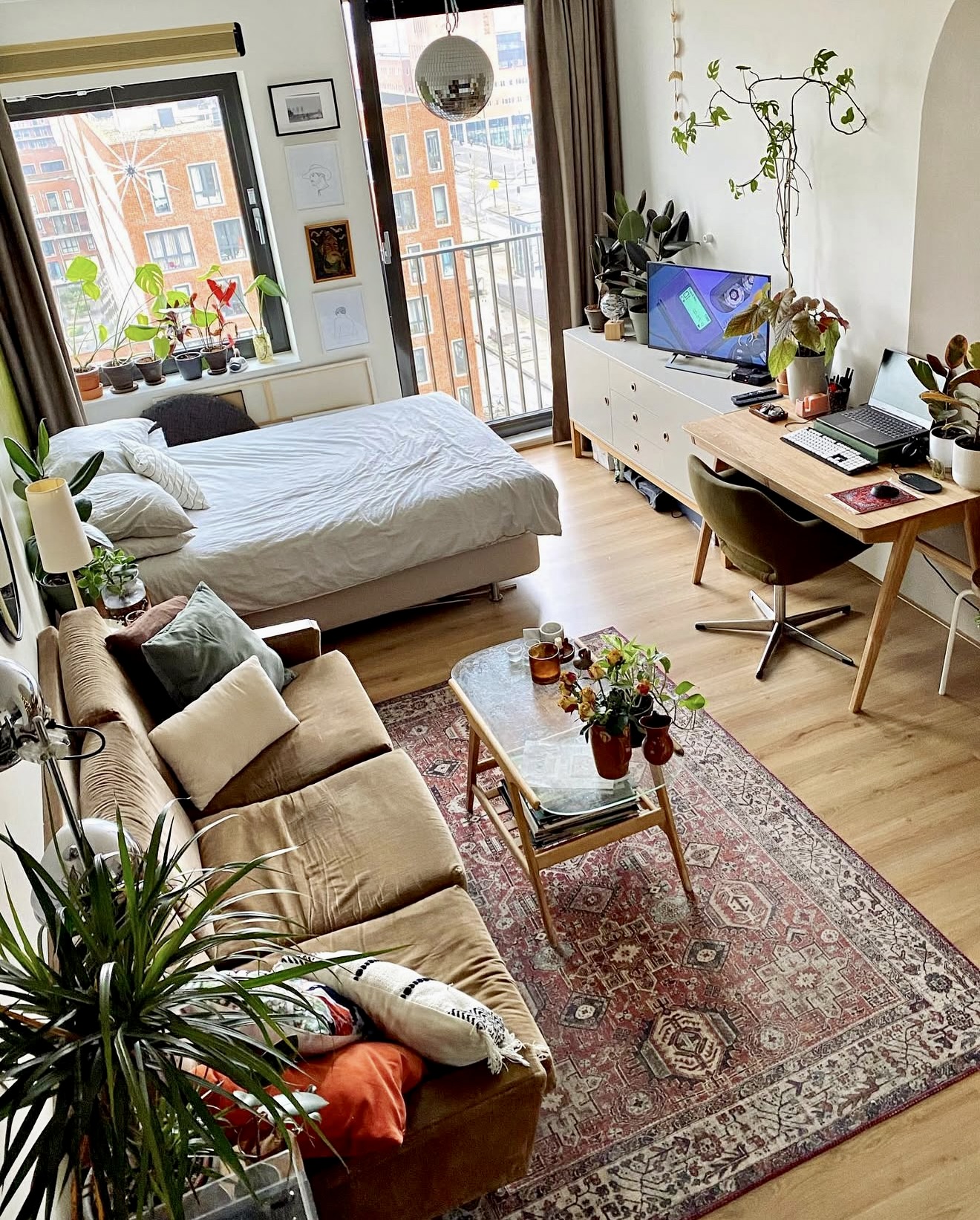 25 Stylish Studio Apartment Ideas to Maximize Small Spaces with Comfort 25 Stylish Studio Apartment Ideas to Maximize Small Spaces with Comfort