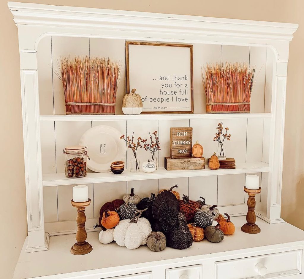 Farmhouse Hutch Thanksgiving Decor
