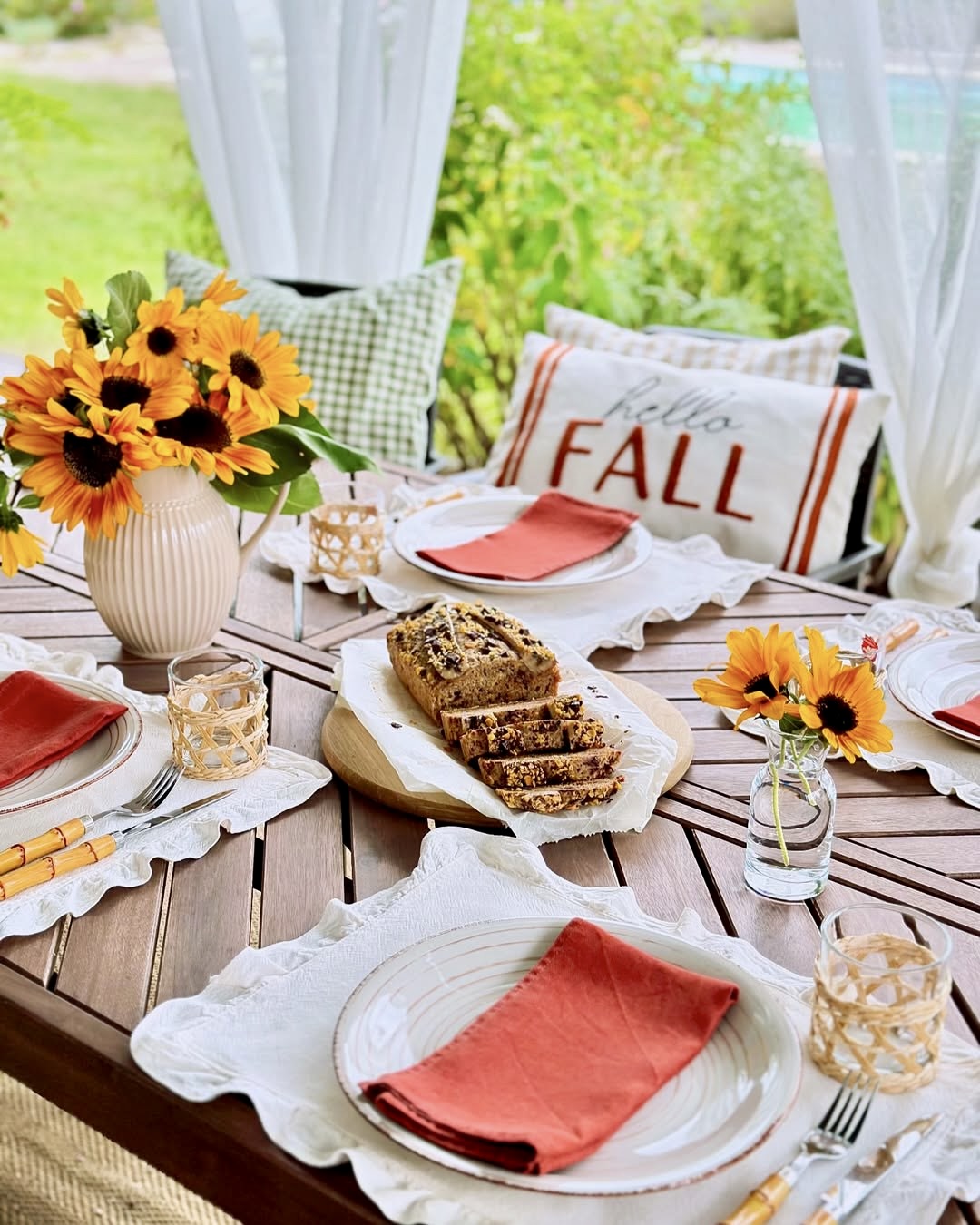 35 Cozy Fall Table Decor Ideas to Warm Up Your Dining Space This Season 35 Cozy Fall Table Decor Ideas to Warm Up Your Dining Space This Season