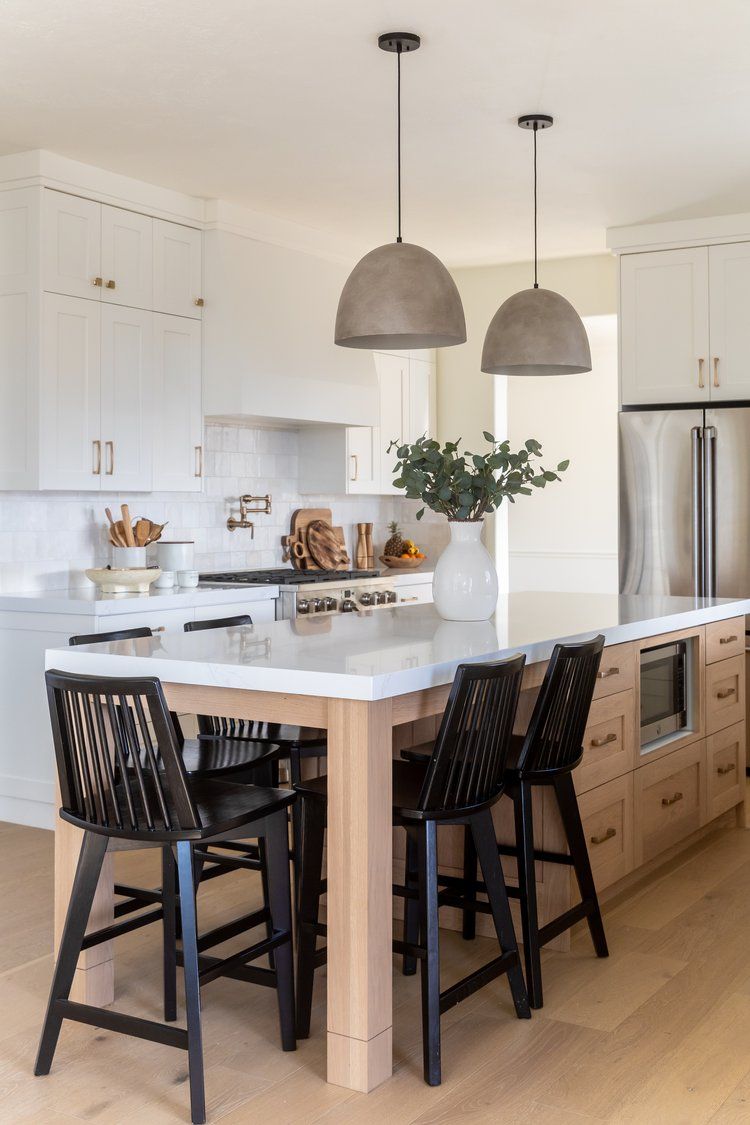 Enhance Your Kitchen’s Functionality with a Stylish Kitchen Island with Seating Enhance Your Kitchen’s Functionality with a Stylish Kitchen Island with Seating