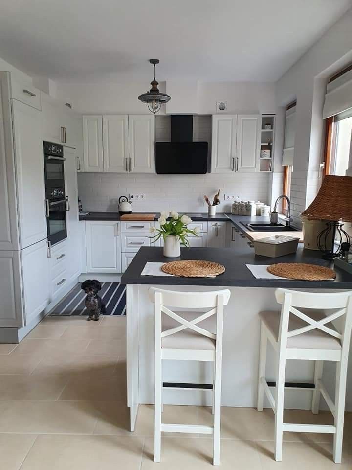 Maximizing Space: Clever Small Kitchen Layout Ideas